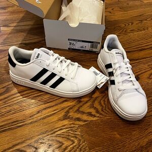 NEW Adidas Grand Court 2.0 youth size 3.5 sneakers in white with black